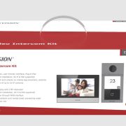Kit de Videoportero IP Poe Estandar con llamada a App de Smartphone (HikConnect) / Apertura con tarjeta MIFARE / Frente de calle IK08 & IP65 / Soporta 2 puertas